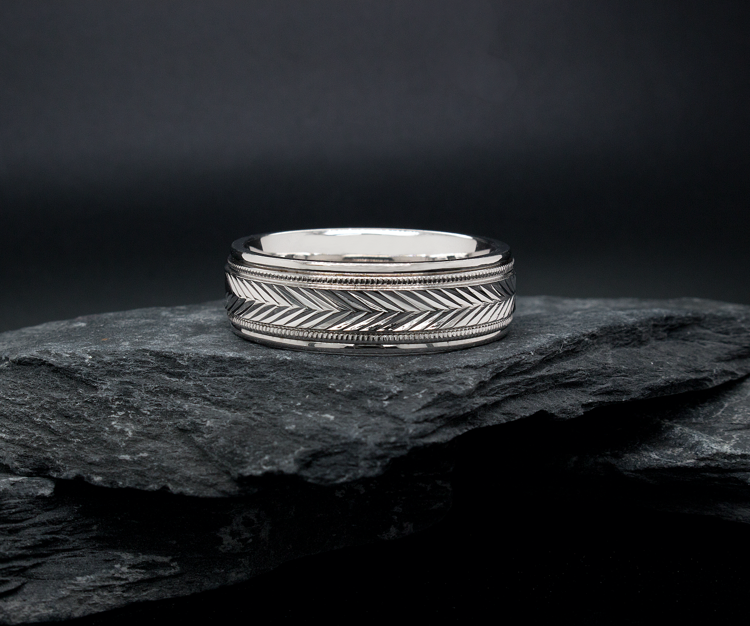 8mm, solid white gold ring, mens ring, womens ring, engraved ring, migrain engraving, v pattern, polished ring, unisex ring, wedding band, mens ring, womens ring, unisex ring, trendy rings